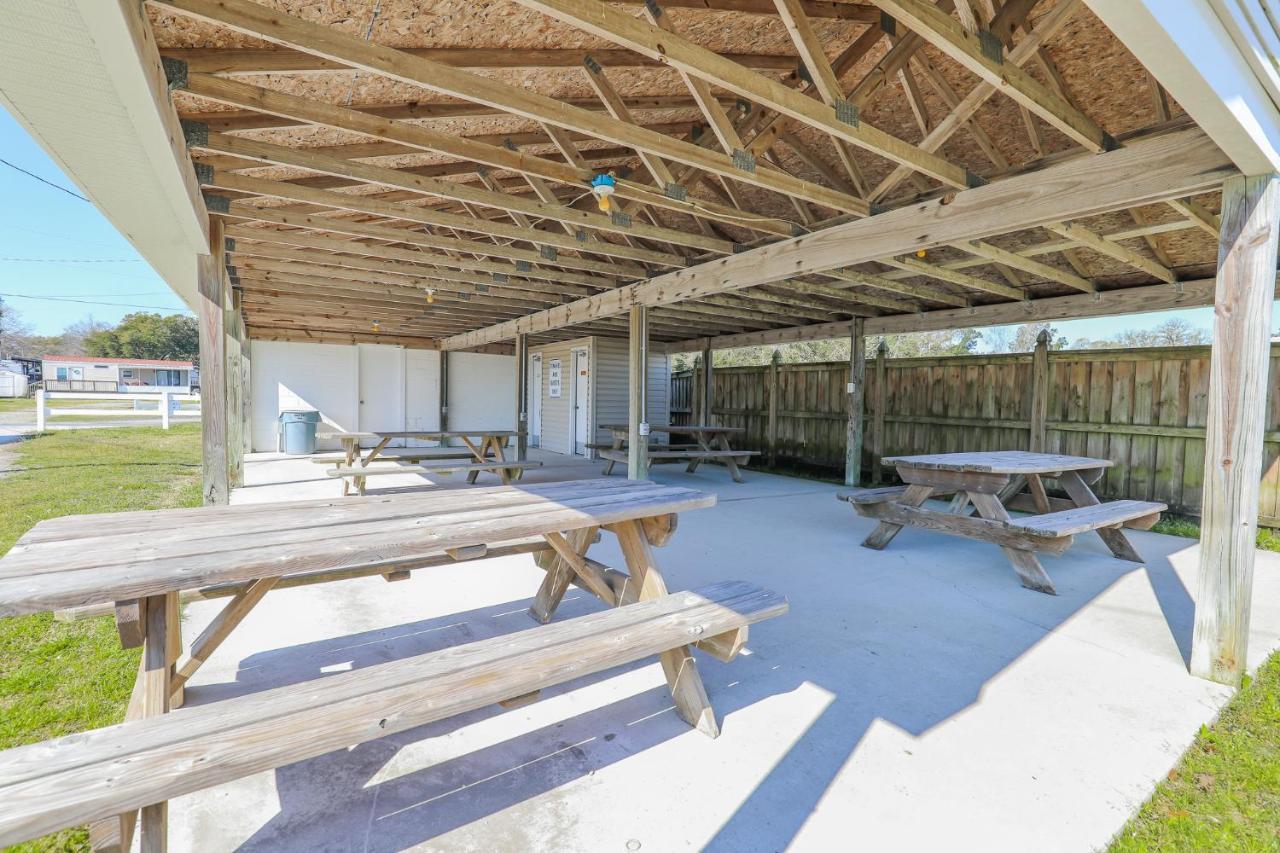 Spacious Home With Waterfront View-Welcome Pets Sneads Ferry Bagian luar foto