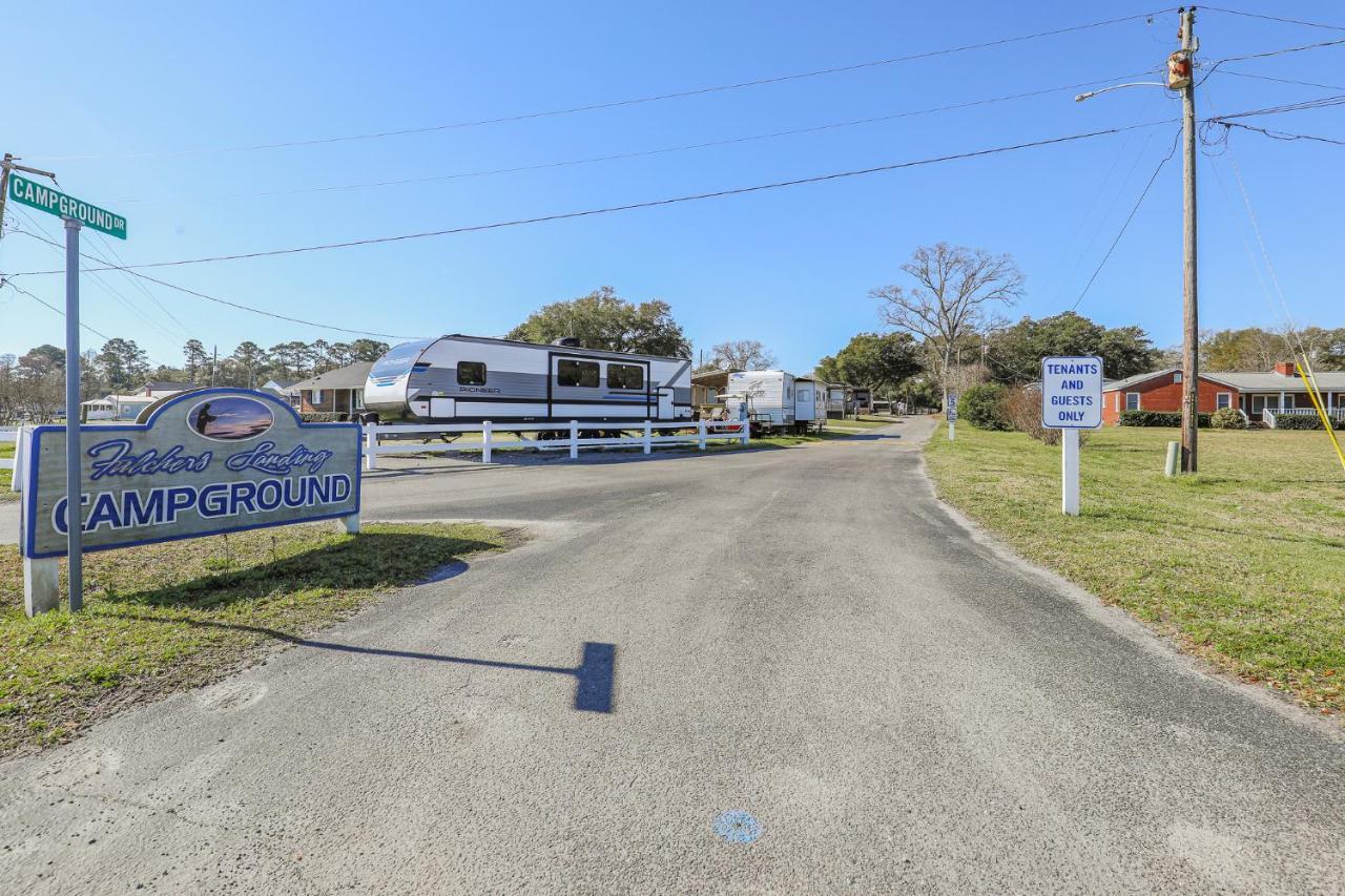 Spacious Home With Waterfront View-Welcome Pets Sneads Ferry Bagian luar foto