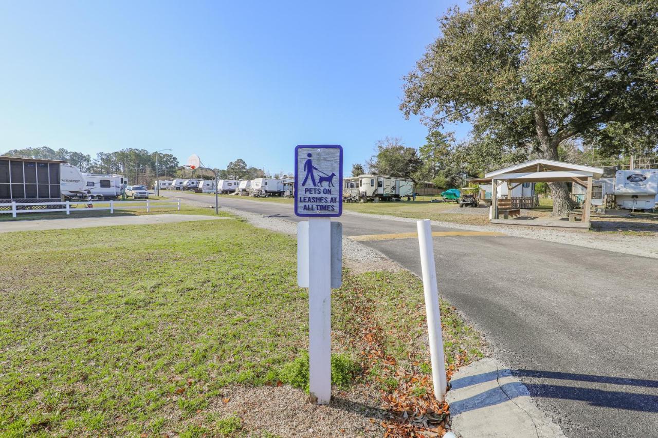 Spacious Home With Waterfront View-Welcome Pets Sneads Ferry Bagian luar foto