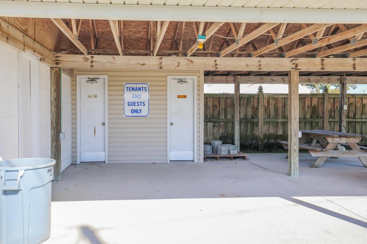 Spacious Home With Waterfront View-Welcome Pets Sneads Ferry Bagian luar foto