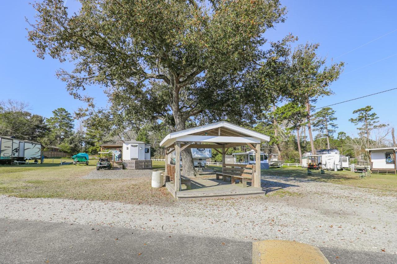 Spacious Home With Waterfront View-Welcome Pets Sneads Ferry Bagian luar foto